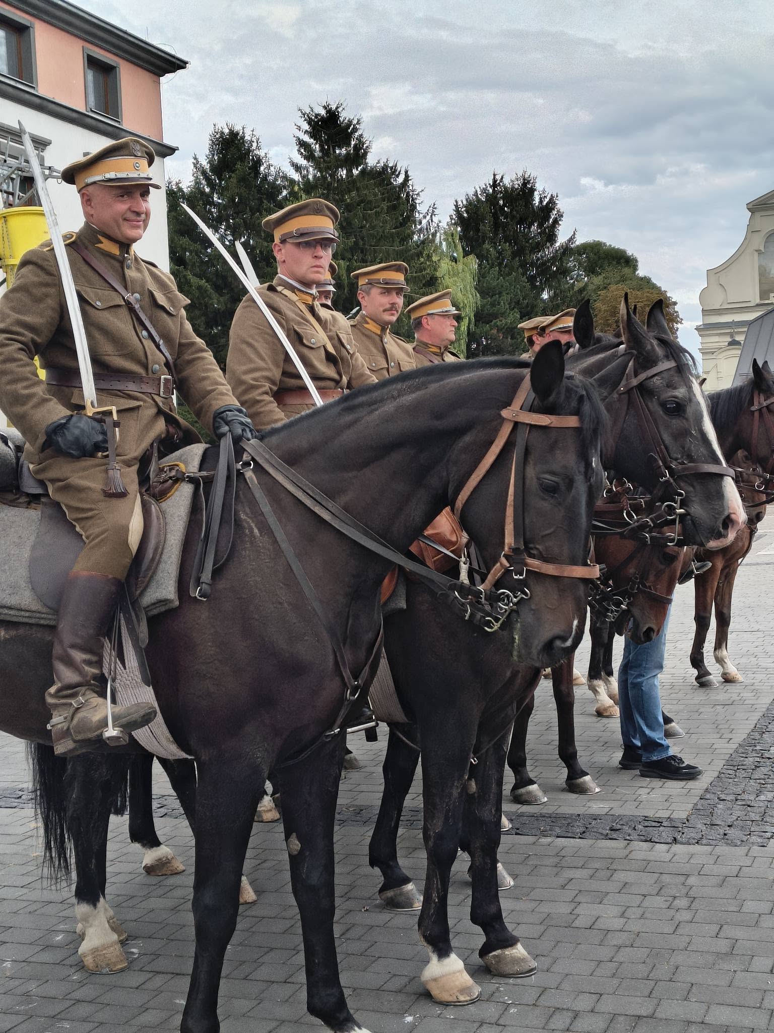 Przejazd kawalerzystów przez Wojsławice